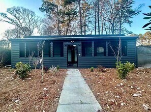 Building Photo - 3229 Kingsdale Dr SW