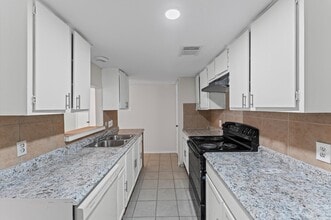 Building Photo - 12206 Ormandy St
