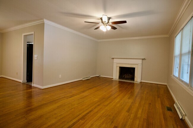 Foto del edificio - 656 E Samford Ave
