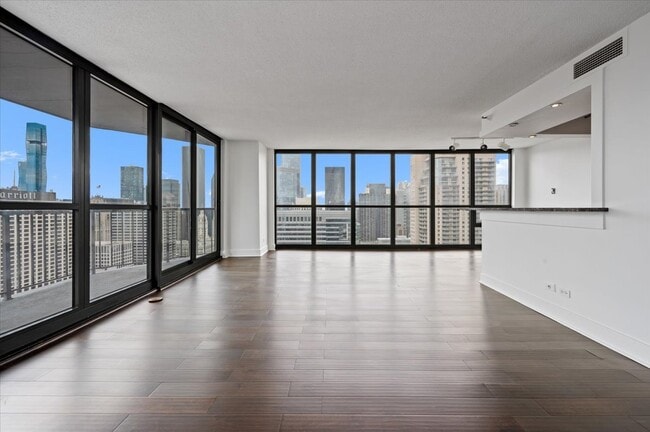 Building Photo - 10 E Ontario St