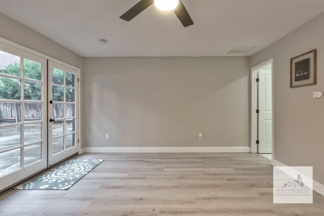 Building Photo - Poplar Property