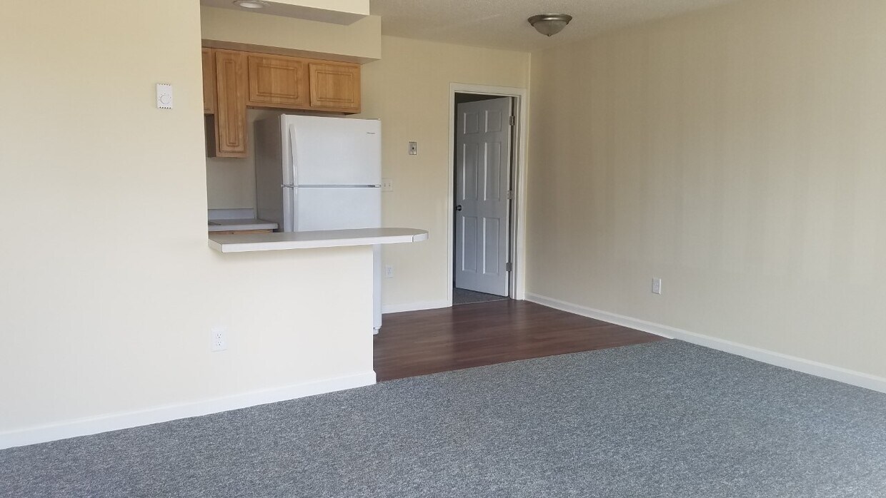 Primary Photo - 201 Hegler Ln