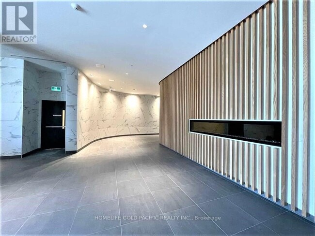 Building Photo - 120-120 Varna Dr