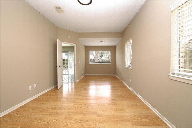 Building Photo - 18203 Brooknoll Dr