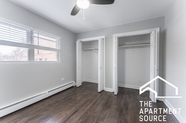 Building Photo - 1327 W Sherwin Ave