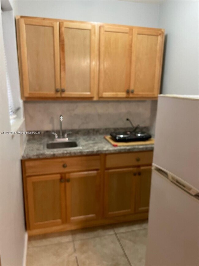 Foto del edificio - 951 SW 9th St
