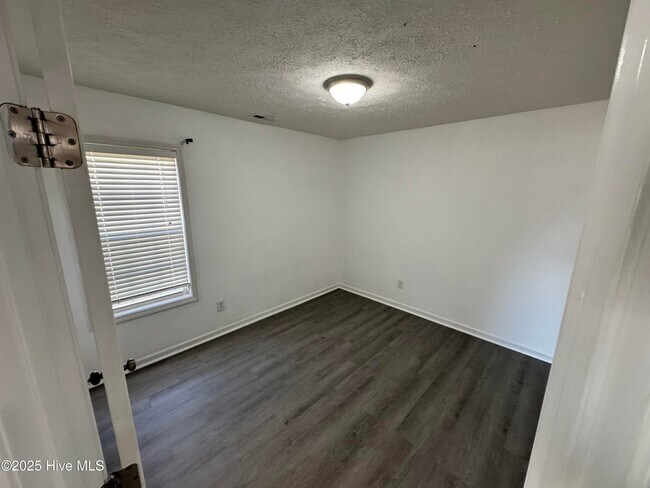 Foto del edificio - 103 Jasmine Ln