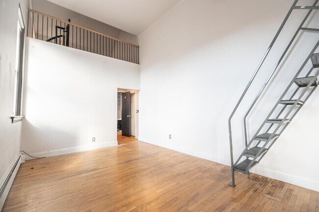 Building Photo - 2910 Umatilla St