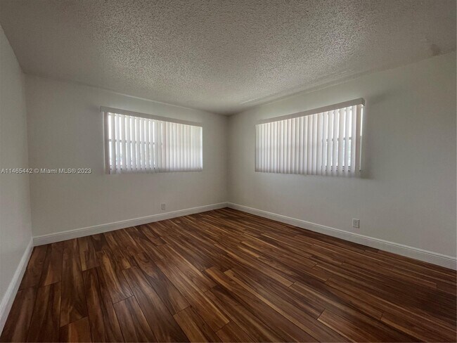 Foto del edificio - 7820 N Colony Cir