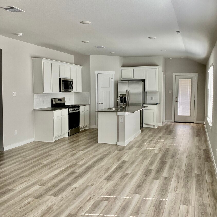 Foto principal - 920 Kickapoo Ln