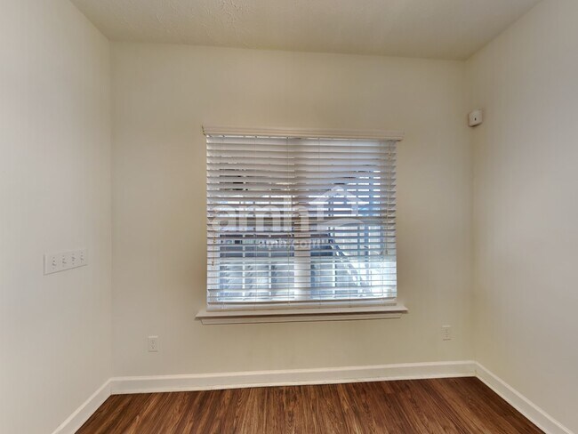 Foto del edificio - 929 Morning Rd