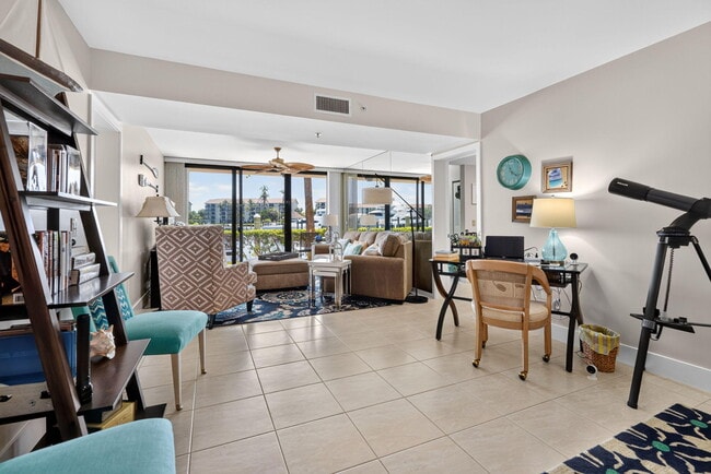 Foto del edificio - 2401 Marina Isle Way