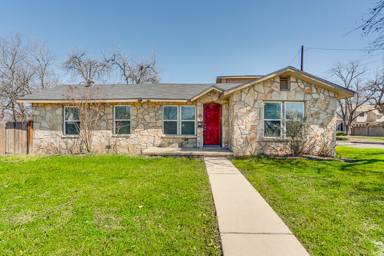 Foto principal - 479 S Sycamore Ave