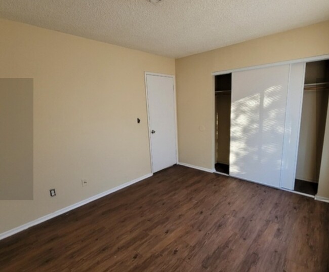 Building Photo - 717 Covington Ln