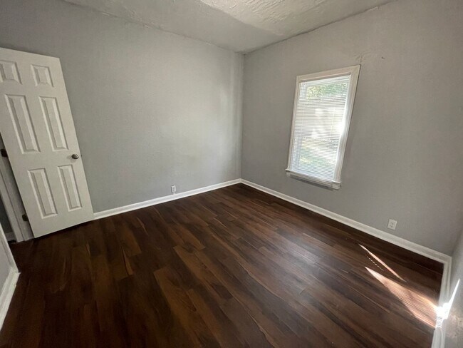 Foto del edificio - Charming 3 bedroom 2-Bath Bungalow-West Jacksonville 32254!
