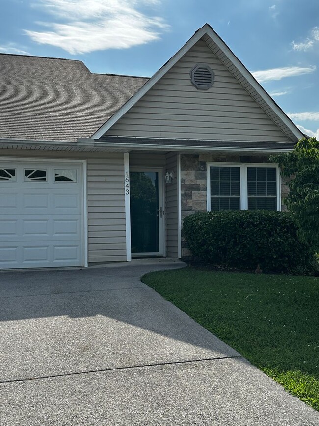 Building Photo - 1643 Wood Song Ln