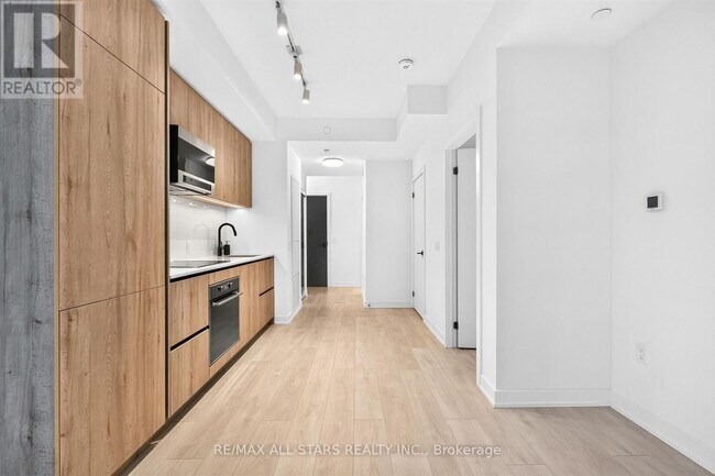 Photo du bâtiment - 127 Broadway Ave