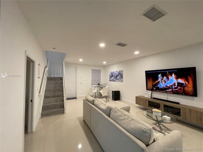 Foto del edificio - 876 NW 135th Ter 876 Pembroke Pines Fl 33028