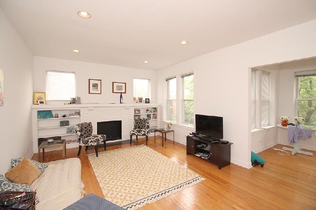Building Photo - 3453 N Bosworth Ave