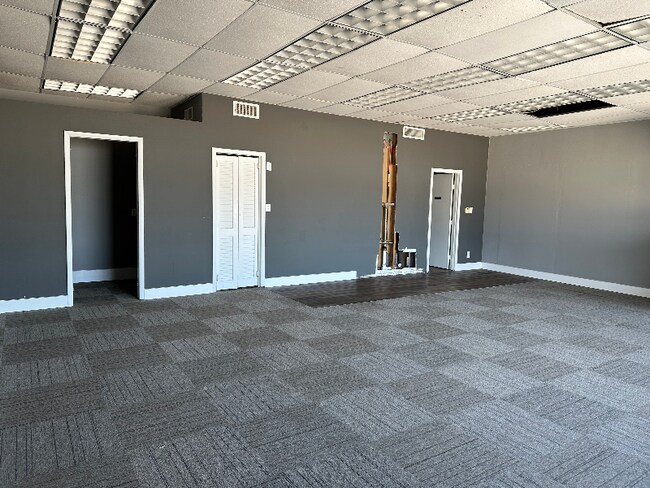 Building Photo - 911 W Crawford St