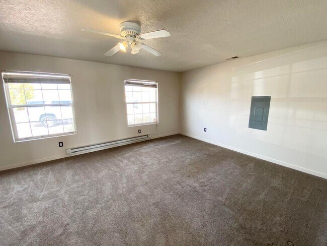 Foto del edificio - 910 11th Ave NW