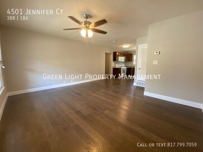 Foto del edificio - 4501 Jennifer Ct