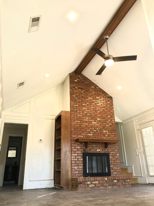 Building Photo - 2013 San Miguel Dr