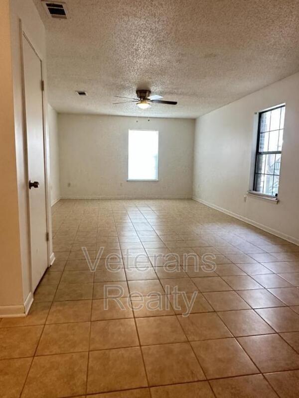 Building Photo - 152 Via Don Ray Rd