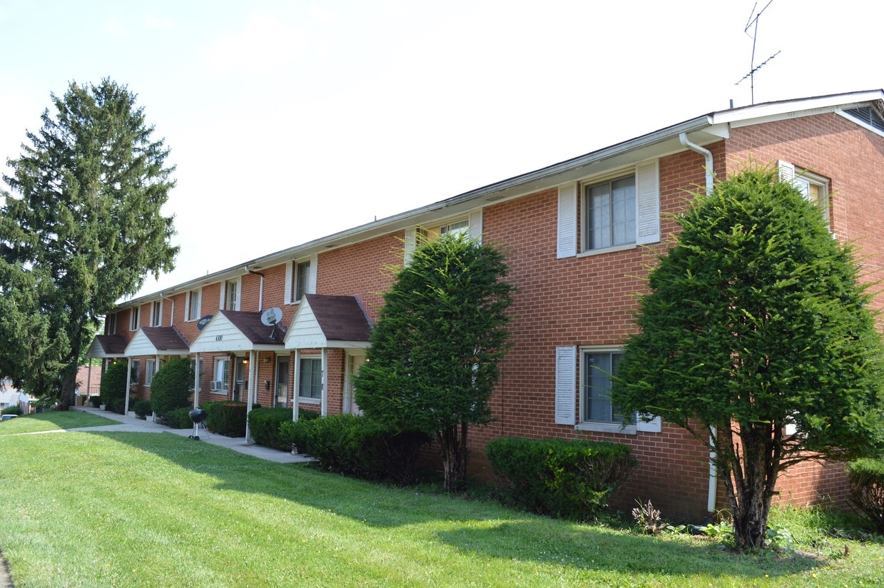 Primary Photo - Fair Oaks Apartments