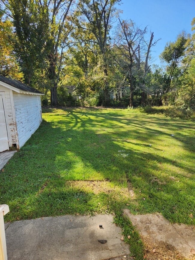 Foto del edificio - 4664 Clayton Dr