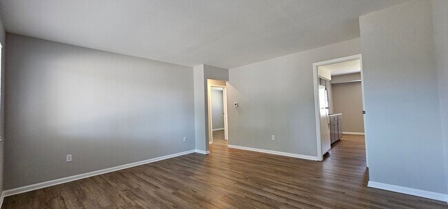 Building Photo - 3007-3009 Creekview Circle