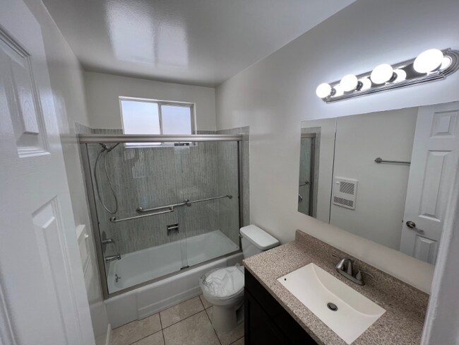 Foto del edificio - 5430 Corteen Pl