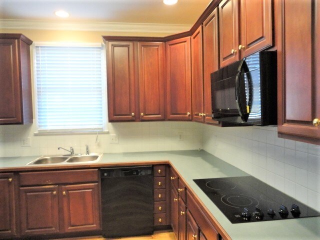 Foto del edificio - 7706 Tall Meadows Dr