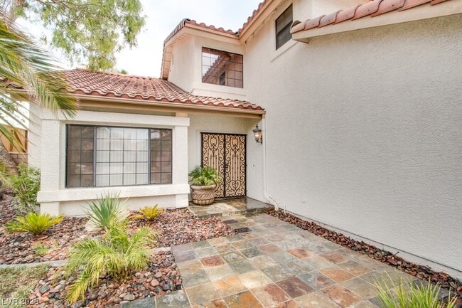 Building Photo - 4738 Beaconsfield St