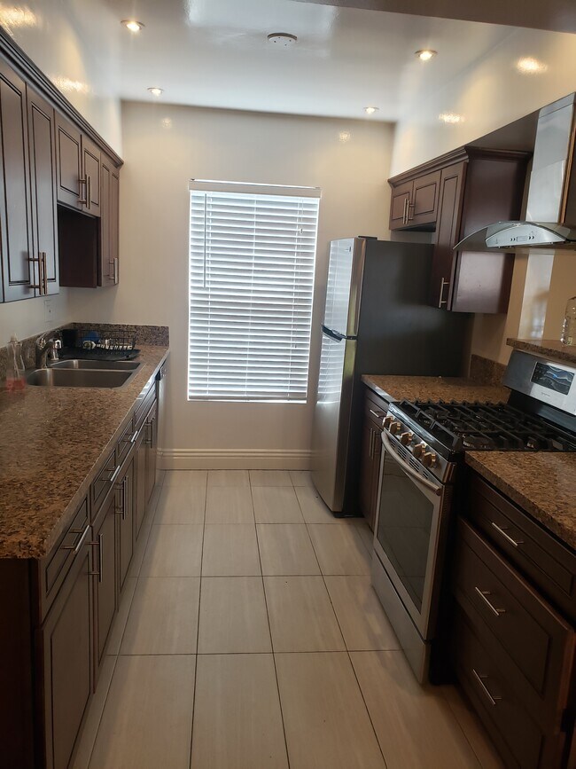 Foto del edificio - 1114 N Flores St