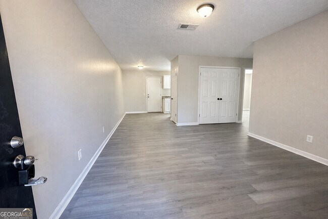 Building Photo - 271 E Wright St