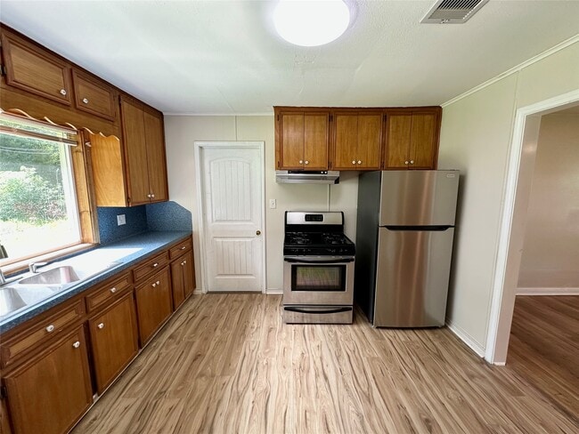 Building Photo - 6 E Southlawn Ave