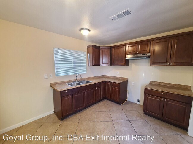 Building Photo - 3 br, 2 bath House - 721 N. Preston Ave