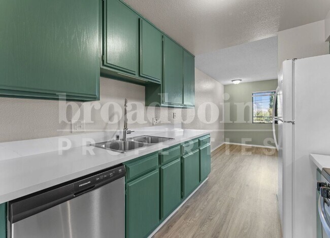 Foto del edificio - 820 E 3rd Ave