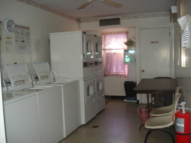 Building Photo - 501 N Barry Ave