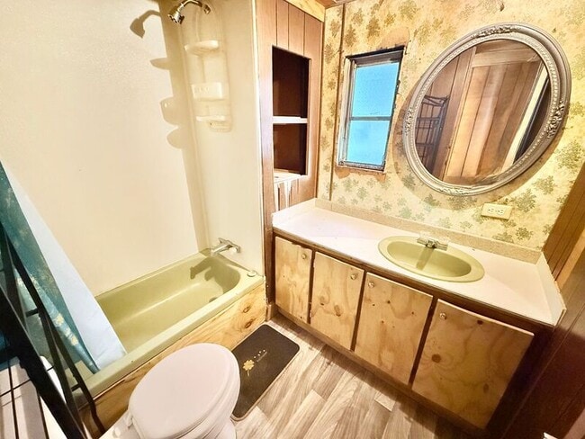 Building Photo - 531 Amber St