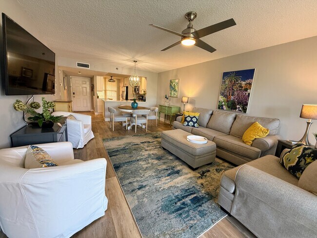 Foto del edificio - 4530 Pinebrook Cir