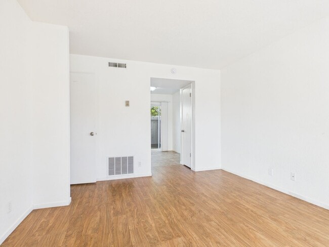 Foto del edificio - 2 bedroom condo in Marina available for rent