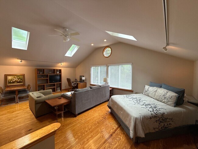 Foto del edificio - 1330 Cedar Ln