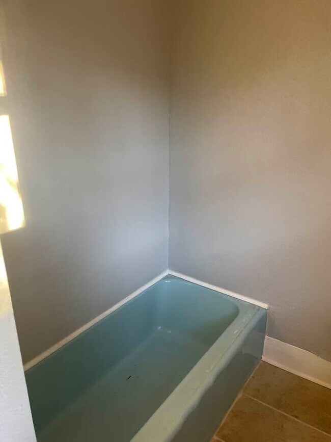 Foto del edificio - 201 E 3rd St