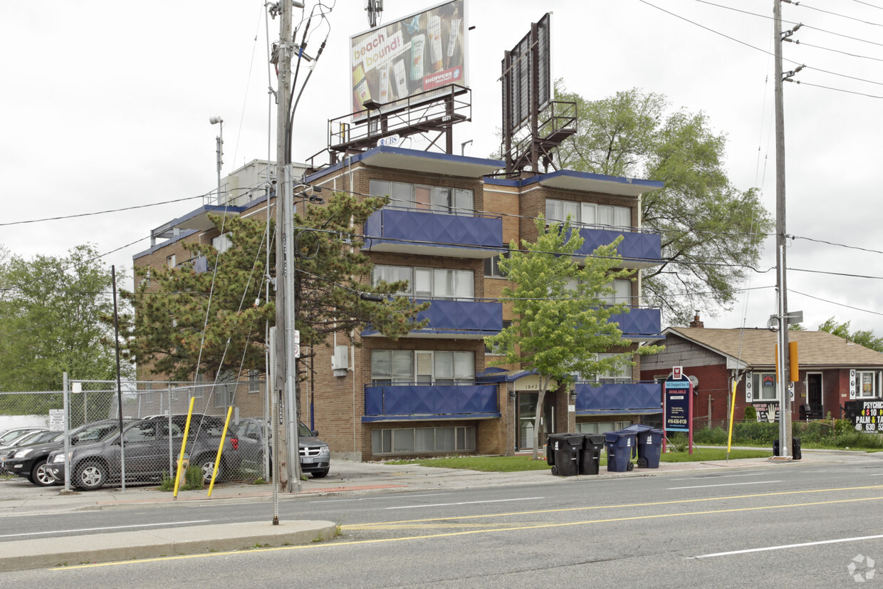 Photo du bâtiment - 1042 Sheppard Ave W