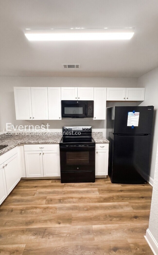 Foto del edificio - 114 Blanton Ave