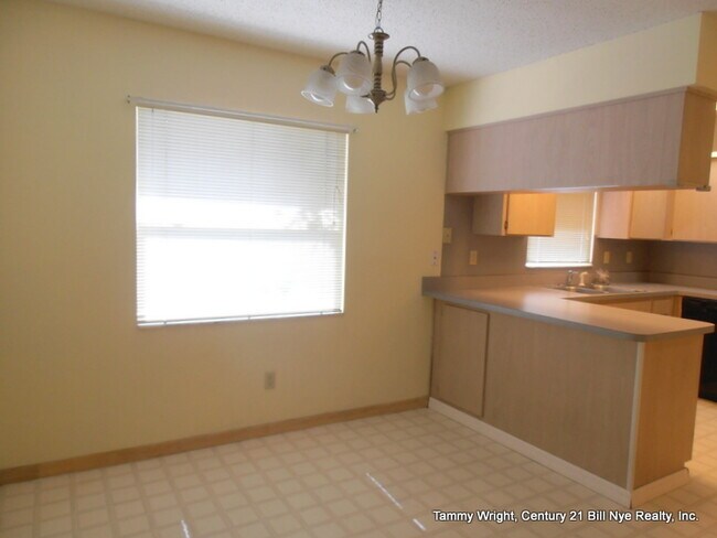 Building Photo - RANCH STYLE HOME WITH A FENCED YARD IN DAD...