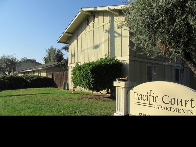 Building Photo - Pacific Court Apartments