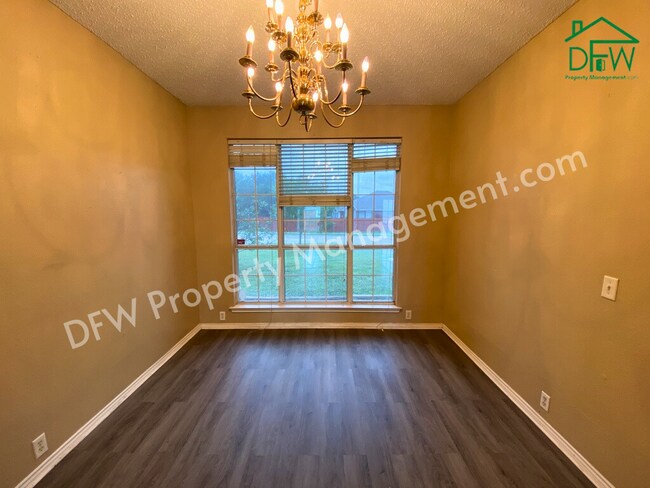 Foto del edificio - 2805 Crater Lake Ln